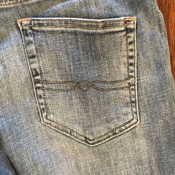 Lucky Brand Slim Fit Blue Distressed Jeans Size: 28X32 - Picture 7 of 12